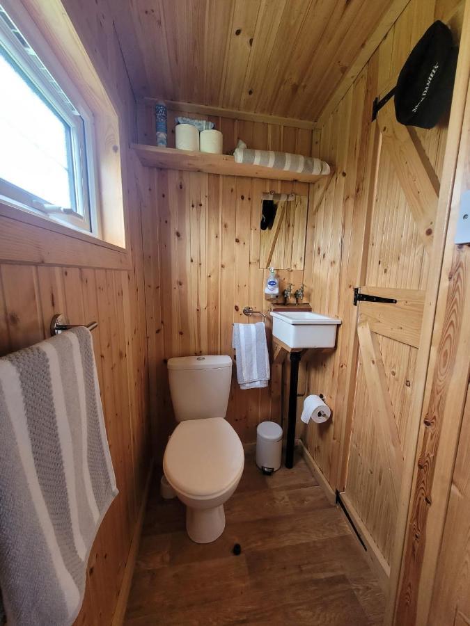 The Shepherds Hut At Forestview Farm Greenisland Экстерьер фото